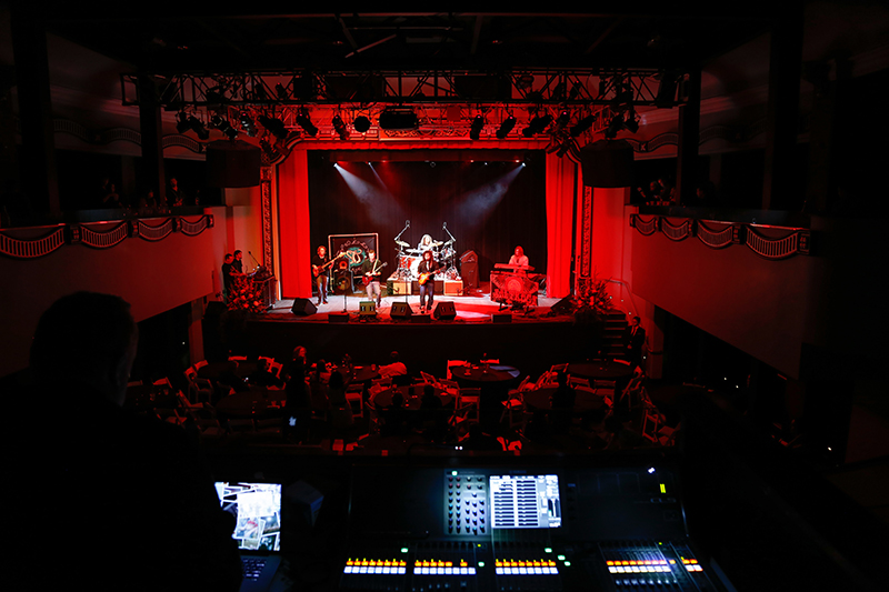 For Theatre DeVille in Vacaville, CA, One Way Media Solutions designed and installed a Meyer Sound JM-1P arrayable loudspeaker system.