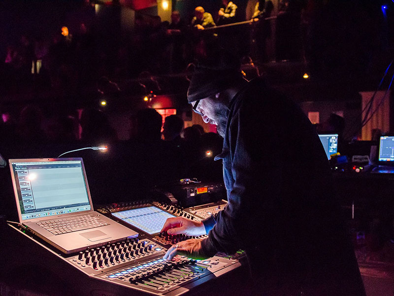 9:30 Club FOH audio technician Shawn "Gus" Vitale manning the mix on the venue's new DiGiCo SD8 desk (c) Nalinee Darmrong
