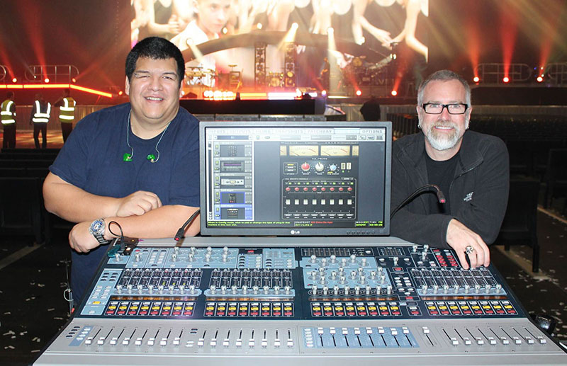 Eddie “El Brujo” Caipo and Brad Divens, monitor engineer and FOH engineer (respectively) for Enrique Iglesias.