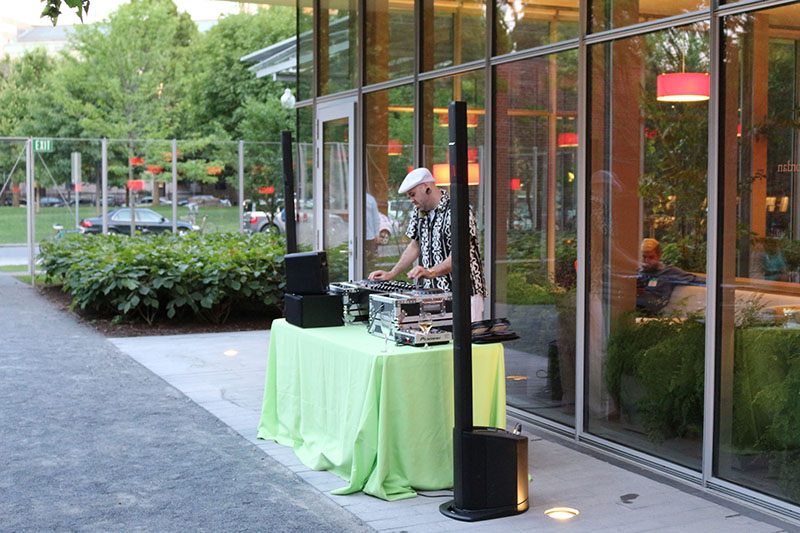 A DJ performs outdoors at Boston’s Isabella Stewart Gardner Museum, using L1® loudspeaker systems from Bose® Professional. Photo courtesy of the Isabella Stewart Gardner Museum. © 2014.