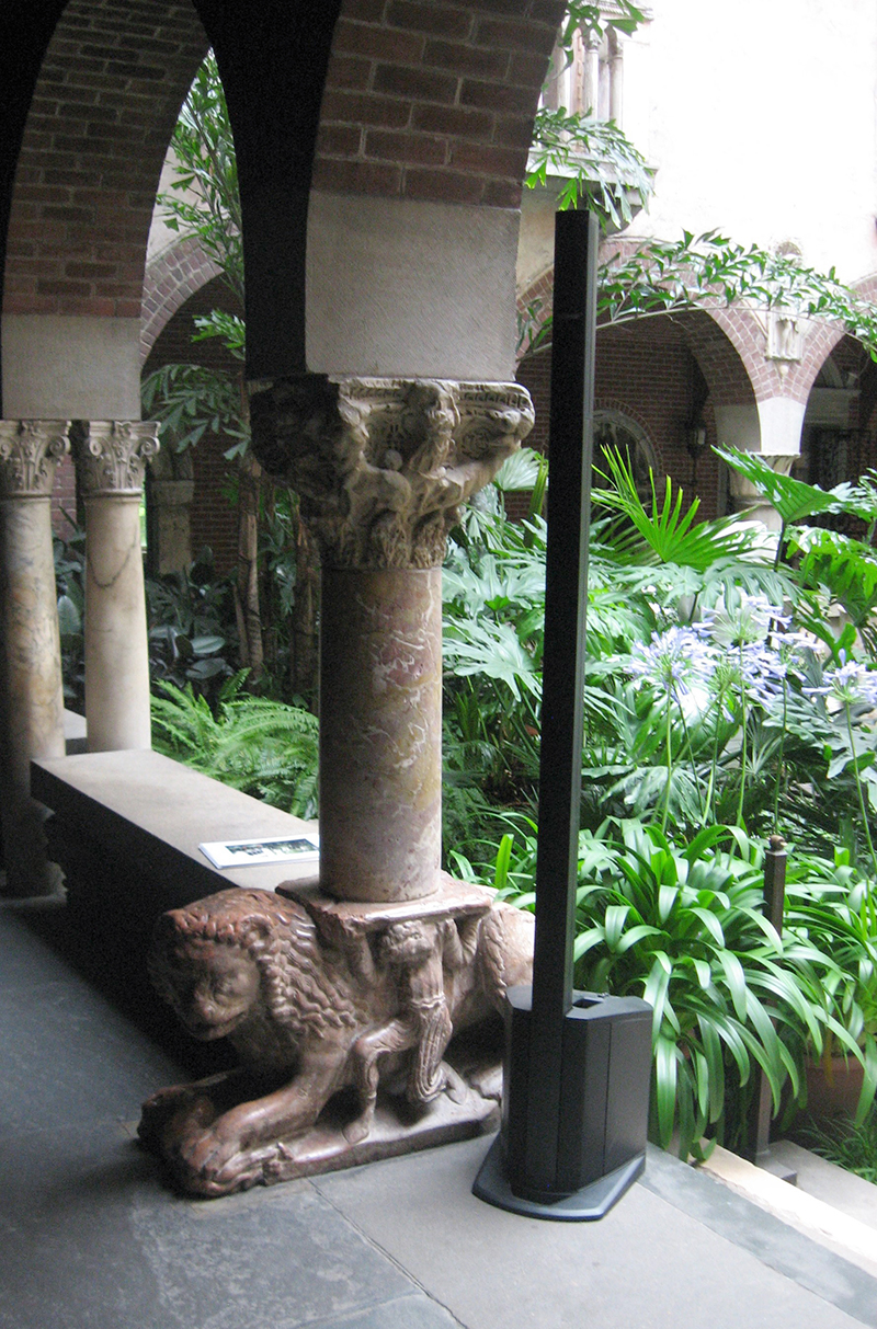 An L1® loudspeaker system from Bose® Professional, used for an outdoor function at Boston’s Isabella Stewart Gardner Museum. Photo courtesy of the Isabella Stewart Gardner Museum. © 2014.