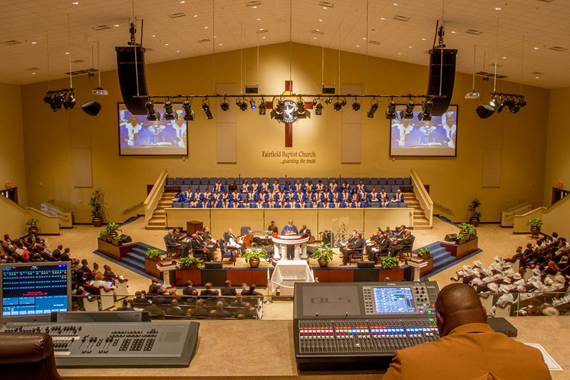 Fairfield Baptist Church, in the Atlanta suburb of Lithonia, featuring RoomMatch loudspeaker system from Bose Professional.