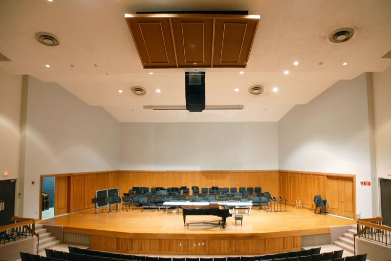The Fine Arts Theater at Seminole State College of Florida’s Sanford/Lake Mary campus, featuring a RoomMatch® loudspeaker system from Bose® Professional.  