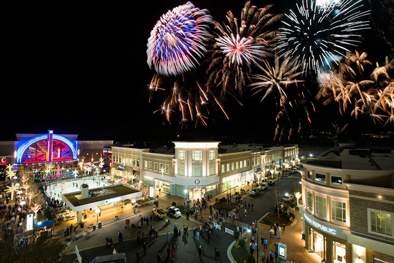 A celebration at the multi-purpose Plaza at the Avalon mixed-use community in Alpharetta, Georgia, featuring audio components sourced through Guitar Center Professional. Photo courtesy of North American Properties (NAP). © 2015.