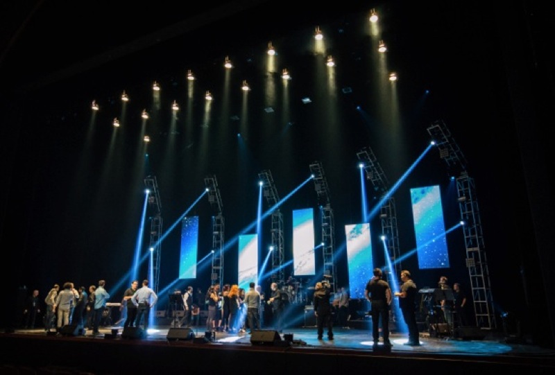 Vue Audiotechnik hm-Class Monitors on Dolby Theater Stage