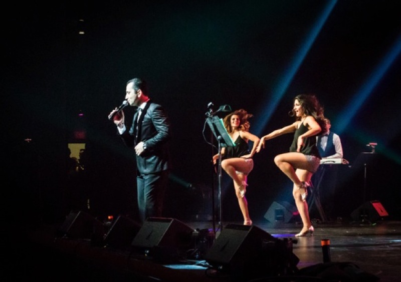 Harout with VUE monitors and Dancers