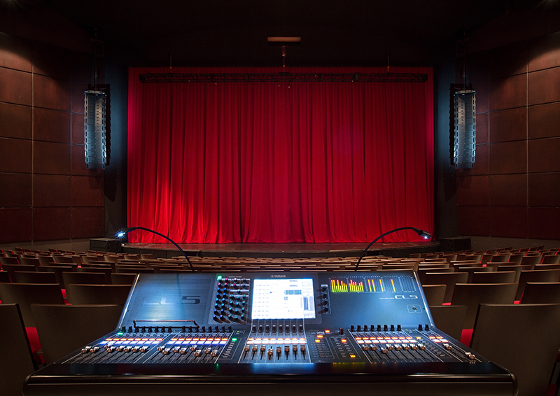 Additional coverage for the front-row seats is courtesy of speakers installed at the wings: a pair of Outline DVS 12 P, one on each side and each powered by an Outline T Five amp. 