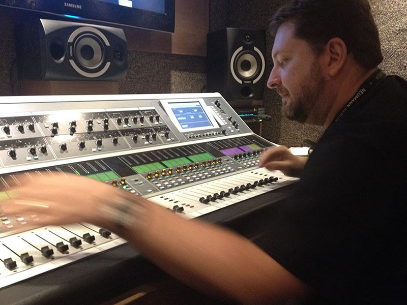 an iDR10 rack were located in the hall. iLive was complemented by Focusrite units and RTS intercoms, all connected with optical fibre
