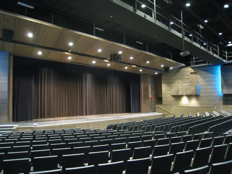 ingle QX326 loudspeakers hang to the left and right of the stage while a pair of QX396 loudspeakers cover the center of the room.