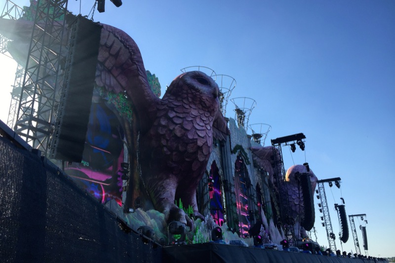 KineticField Main Stage & Martin Audio MLA audio array