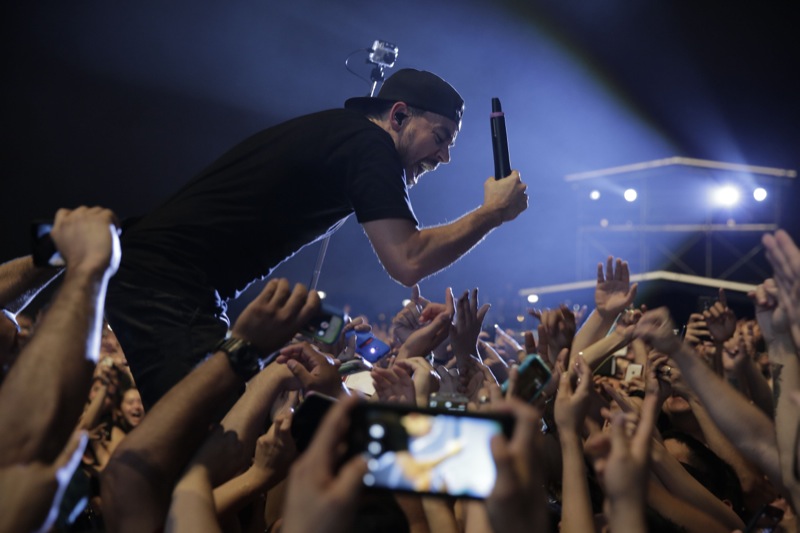 Linkin Park’s microphones were successfully auctioned off for charity