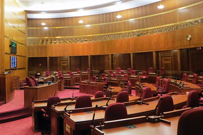 The Senate Chamber at the North Dakota State Capitol, featuring ES935SC6 cardioid condenser gooseneck microphones from Audio-Technica. Photo courtesy of Tricorne Audio. © 2015. 