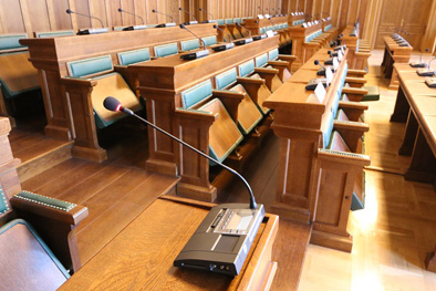 An L-PAD 12CX mixing console was included in the system in order to handle multiple signals