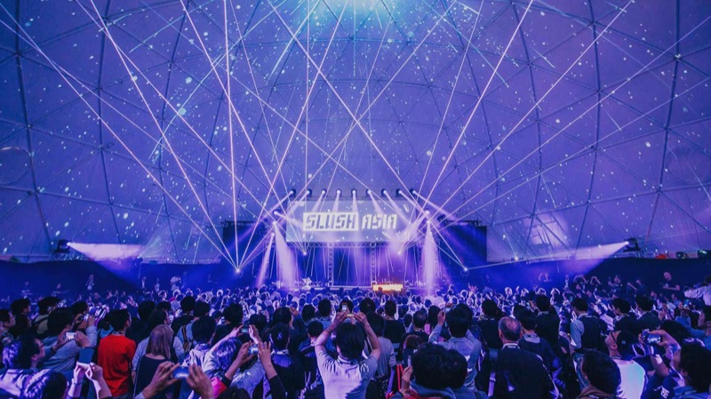 In the larger 70ft tent, another KR402 system was used as the main acoustics with two high-box KP102s combined with a KMT21 subwoofer