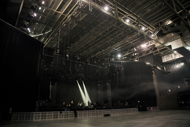 Ben Howard arena tour with DiGiCo SD7s