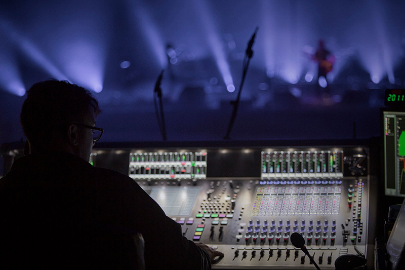 Ben Howard arena tour with DiGiCo SD7s