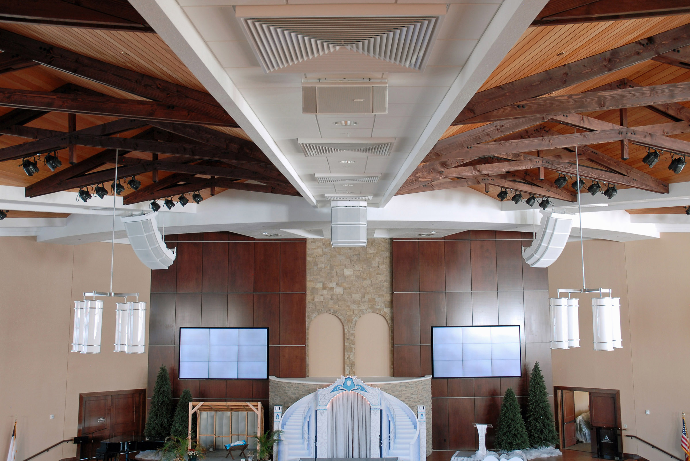 The sanctuary of Spring Meadows Seventh-day Adventist Church in Sanford, Florida, featuring P.A. system components from Bose® Professional. (c) Sound Stage, Inc. 2015
