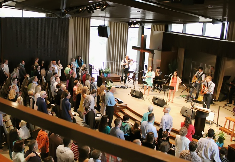 Two EAW QX500 Series loudspeakers blanket the sanctuary at Malibu Presbyterian Church.