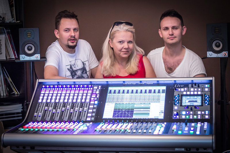 Krzysztof Kowalewski, Anna Domanska and Slawek Gladyszewski at Audiotech with SSL Live