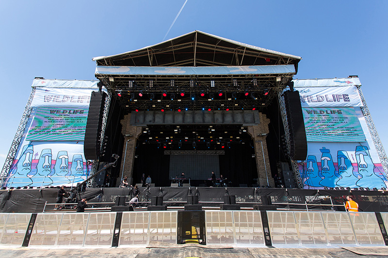 With the two Main and Dance outdoor stages complemented by two Khyam tents (including a dance tent) the challenge was to keep the sound contained without spillage.