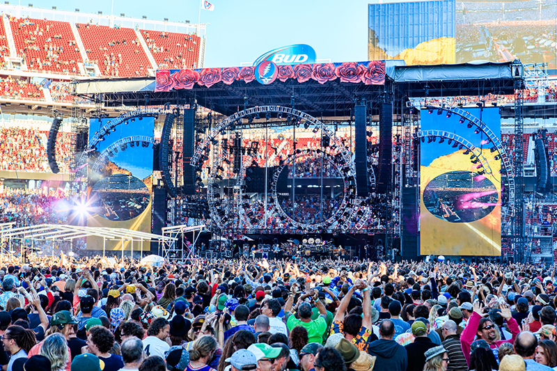 The Meyer Sound LEO system with its accompanying 1100-LFC low-frequency control element delivered an immersive fan experience in the large football stadium and supported an experimental segment devised by drummer/percussionist Mickey Hart. 