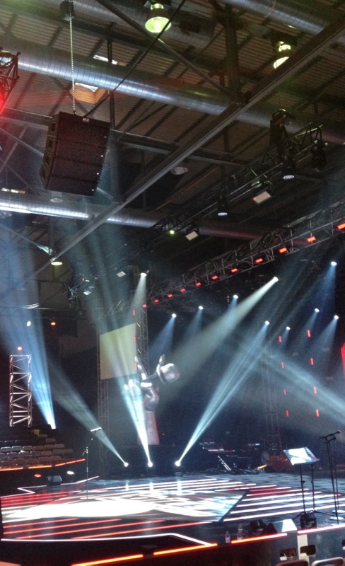 4 x al-8s flown behind the judges desk.