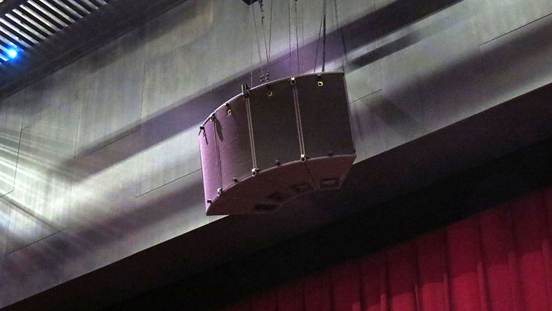 The center ARCS enclosure, now powered by an LA8 amplified controller 