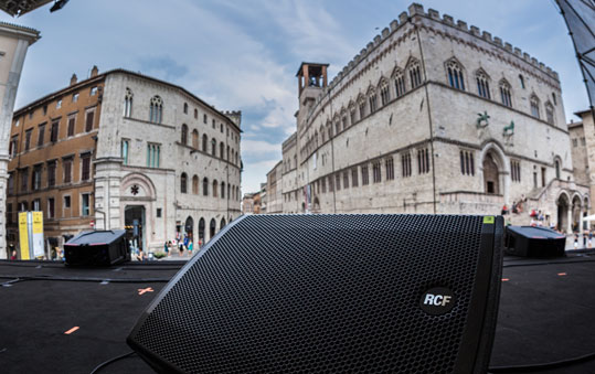 An additional 13 units of NX 12-SMA were used as stage monitors, with a pair of NX 15-SMA and a SUB 8004 as drumfills.