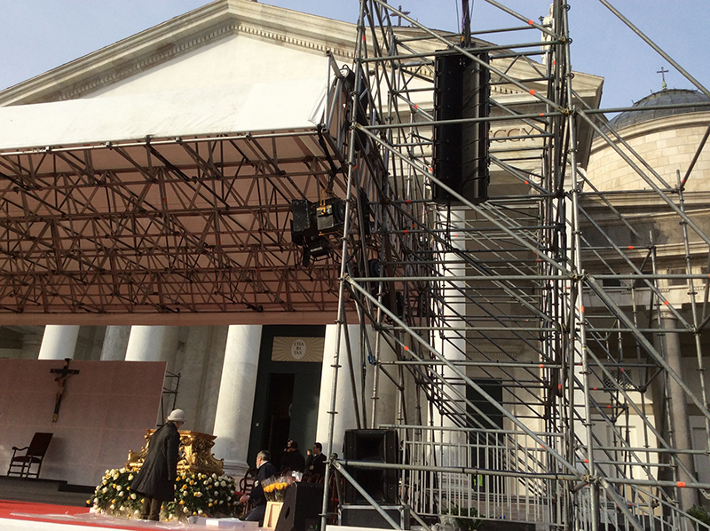 Some of the Outline array supplied by Dee Jay Sevice