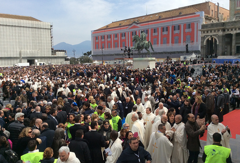 60,000 people came for mass and a sermon focused on the condemnation of crime and pollution