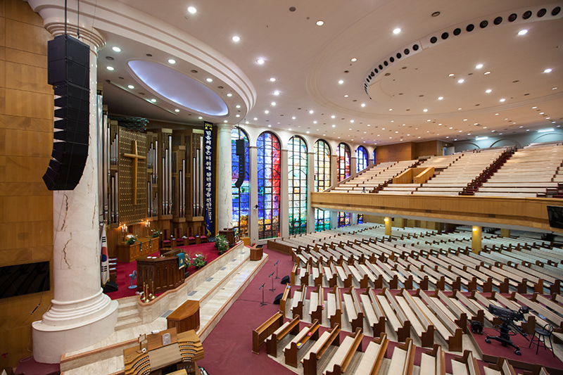 The audio setup at Apgujung Kwanglim Church in Gangnam, Seoul, South Korea includes d&b V-Series system, augmented by some E8 loudspeakers and driven by d&b’s newly developed 30D and 10D amplifiers.