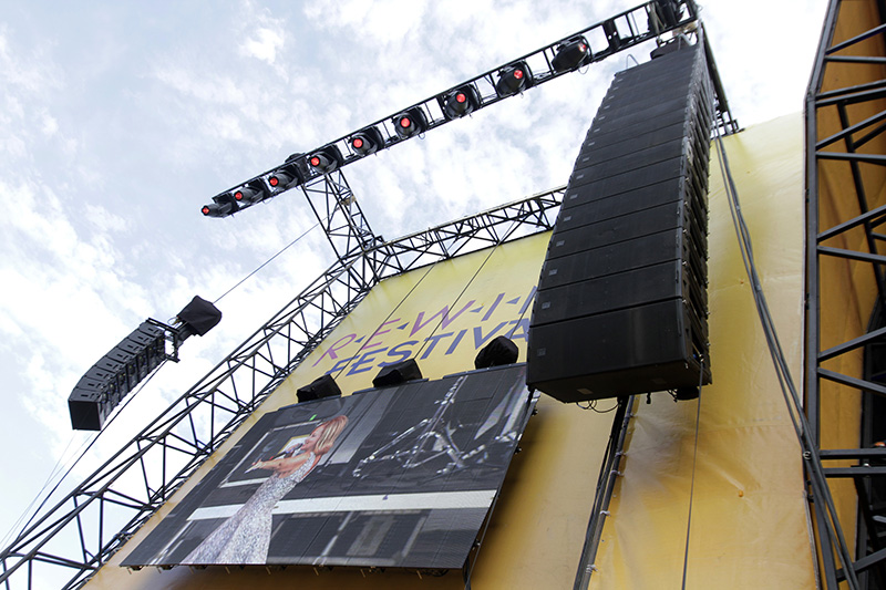 The Rewind Festival, which celebrates the music of the 1980s, sought to limit off-site noise complaints by deploying a Martin Audio MLA system at the main Henley-on-Thames site. Capital Sound provided the gear.