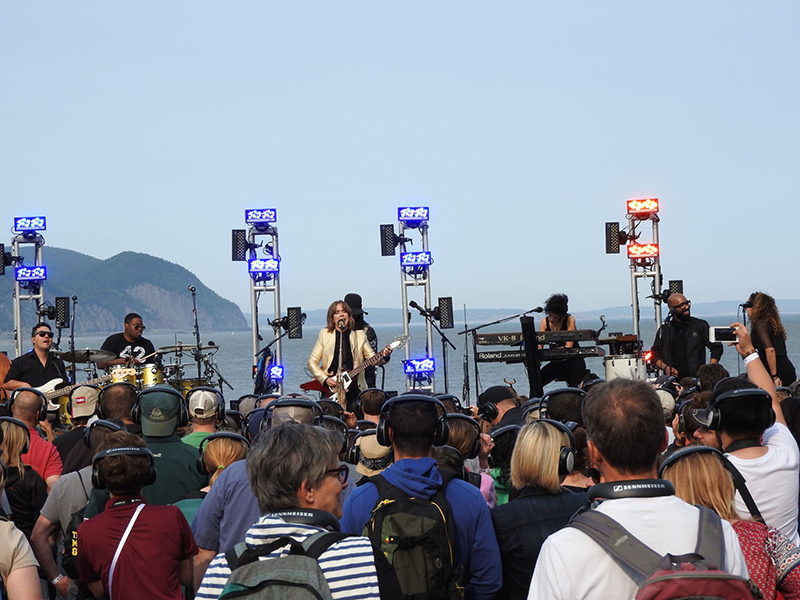 Serena Ryder, singing through her gold-plated Sennheiser SKM 2000 handheld transmitter coupled with an MMK 965-1 capsule. Photo by Christian Isaac 