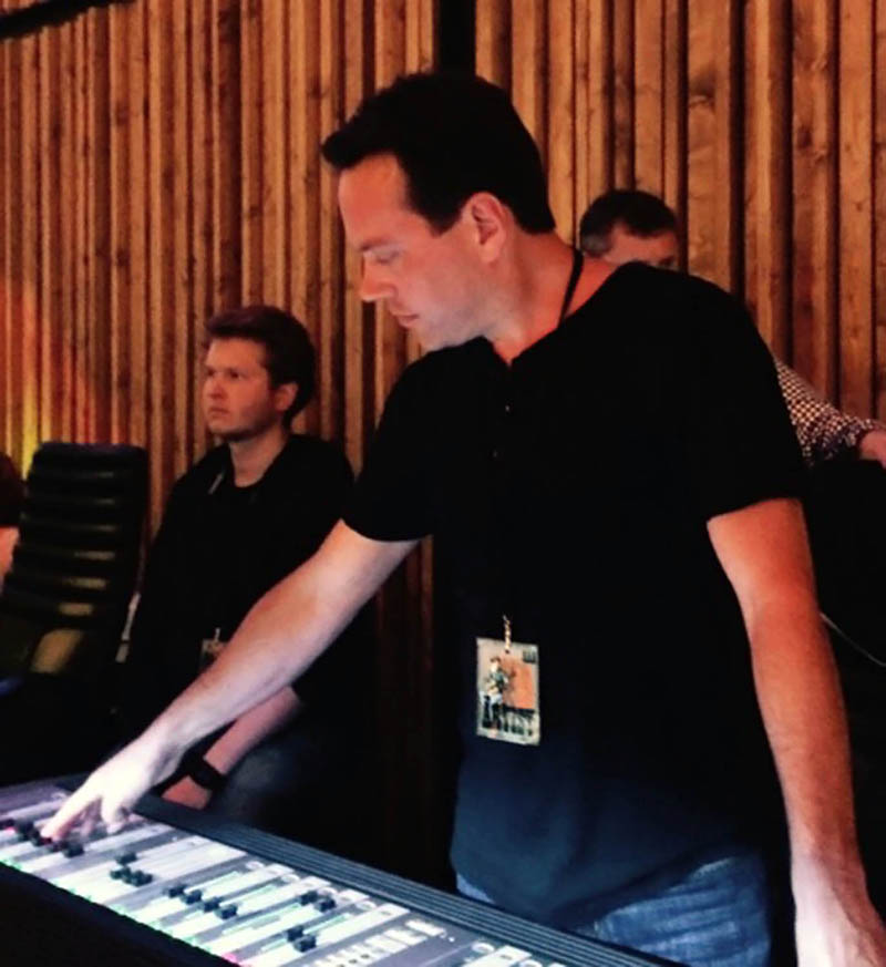 FOH engineer Tim Thomas