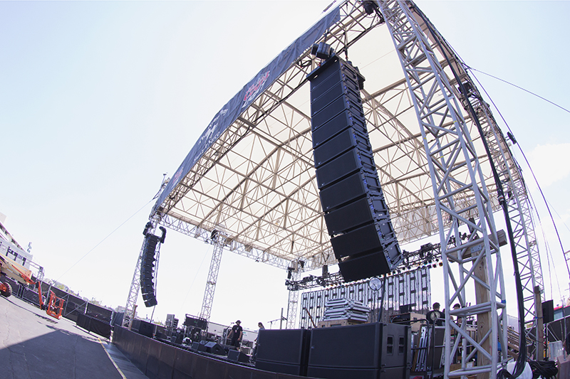 Pro Media/UltraSound of Martinez, CA has been supporting the North American tour for the band Primus with a Meyer Sound LYON system.