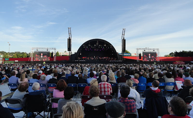 Spanish tenor José Carreras and Welsh mezzo-soprano singer/songwriter Katherine Jenkins performed this summer with the City of Cork Symphony Orchestra in the city’s Independent Park (previously Musgrave Park) rugby stadium.