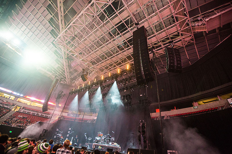 The tour’s main arrays were comprised of 14 L-Acoustics K2 flown beneath four K1-SB, with eight more K2 per side addressing the far left and right