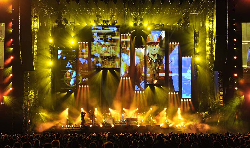 Billy Joel tour photo by Steve Jennings