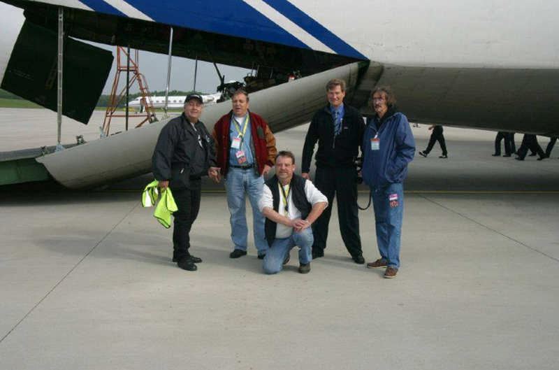 In Memoriam - Alan Escombe (pictured here with Rock-It Cargo crew members, far right)