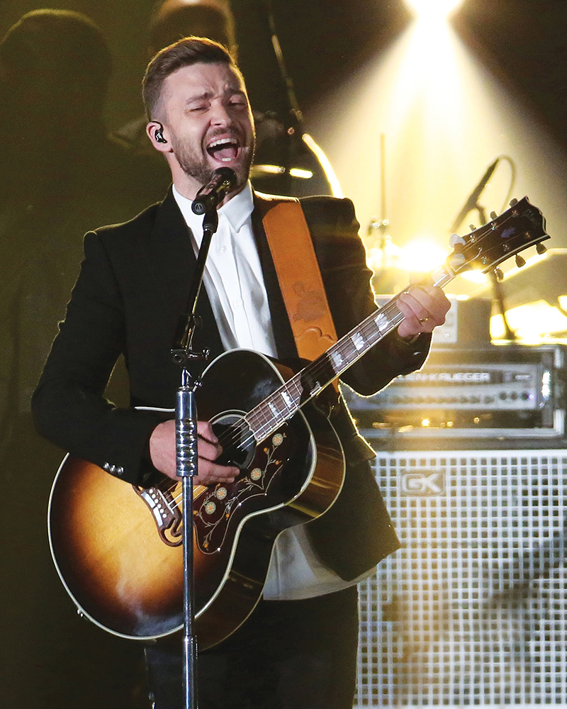 Justin Timberlake, performing at the 49th Annual CMA Awards on November 4, 2015, using Audio-Technica’s Artist Elite 5000 Series UHF Wireless System and AEW-T6100a Hypercardioid Dynamic Handheld Microphone/Transmitter. Photo by Taylor Hill/Getty Images. 