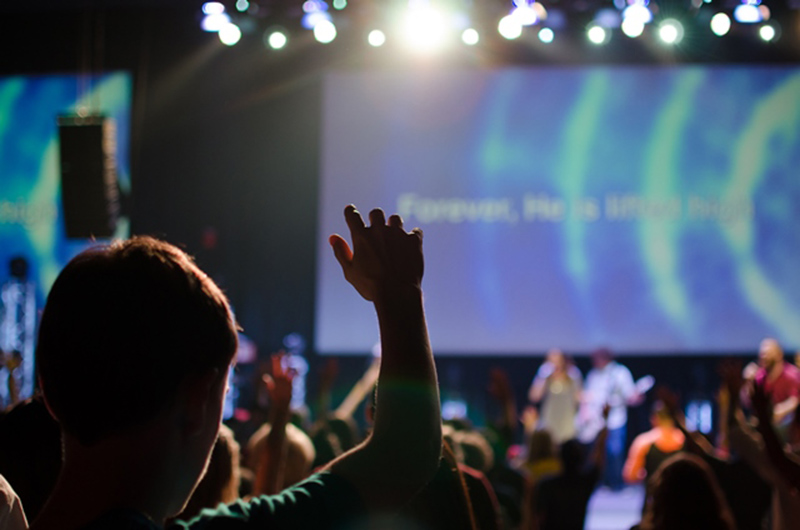 When Crossroads.TV Church moved to a new facility — the former home of a multiplex movie theater — Dave Lowery and Matt Price from Sound Inspiration LLC (Columbus, OH) designed and deployed a system that makes use of VUE Audiotechnik’s al-4 Subcompact Line Array System.