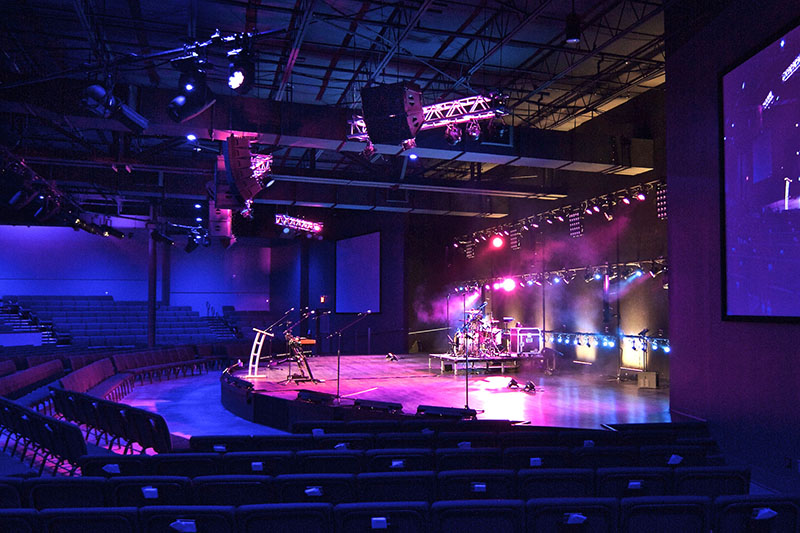 An L-Acoustics ARCS Focus paired with an ARCS Wide over each side of the stage provide out fill for the wide room primarily covered by left and right Kiva arrays