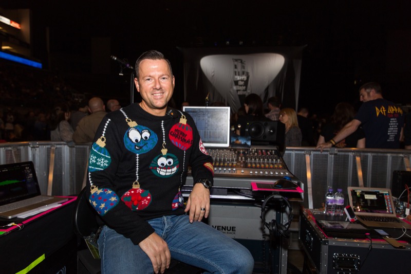 Foh Engineer Dave Roden with Stereophonics