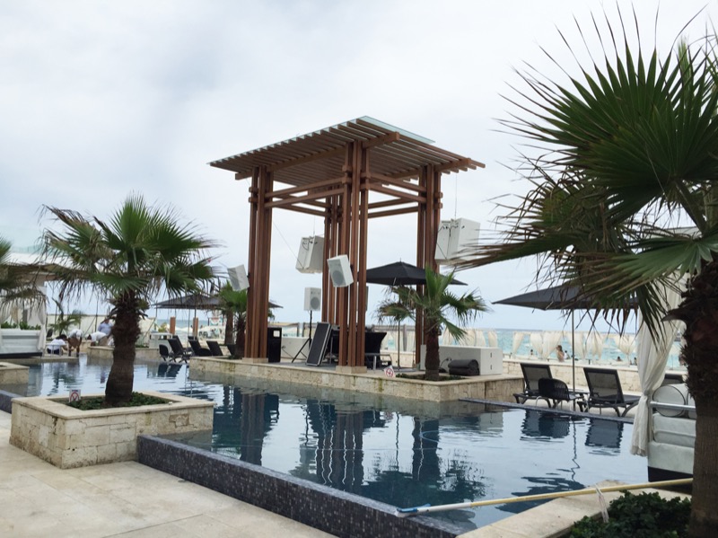 Mamitas Beach Club
