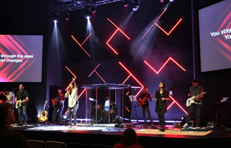 Saddleback Anaheim’s praise team sets the tone for the worship experience with an exuberant musical set