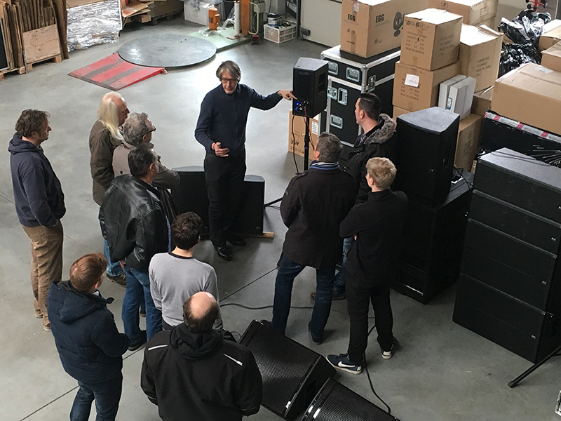 Holger Kuno de Buhr, CEO, VUE Europa introduces Mega Audio staff to the VUE h-Class at a recent seminar.