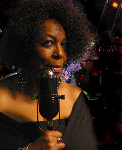 Michelle Jacques of Chelle’s Juke Joint with the MXL Cr77