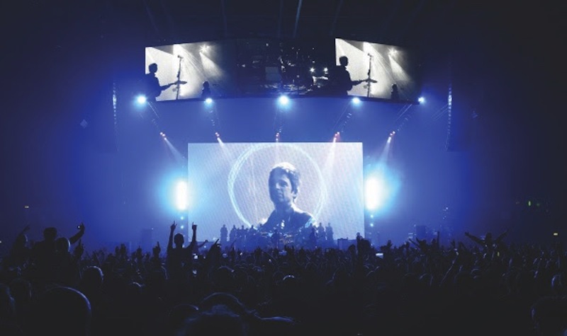 For the High Flying Birds arena shows Dan Lewis specified an L-Acoustics rig.