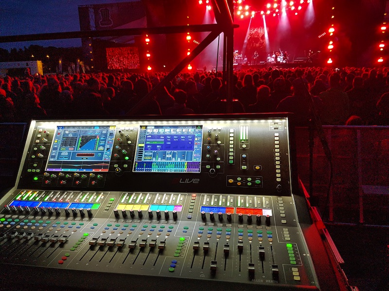 Marcin ‘Marcel’ Płoński requested a dLive for the band’s performance on the main stage.