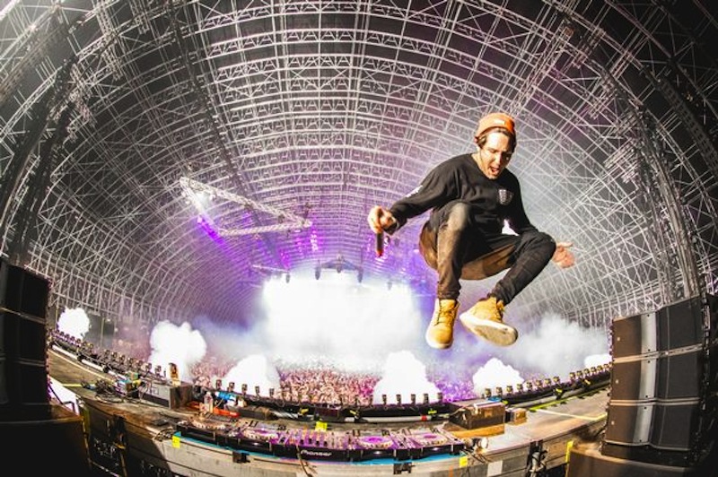 The Steel Yard, with a ceiling at of 20 meters at its apex, allowed for weather-proofed festival-sized entertainment and enclosed audio, lighting and AV effects.